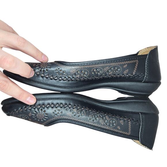 Black Leather Laser Cut Perforated Ballet Flats Size 9 - Picture 2 of 10